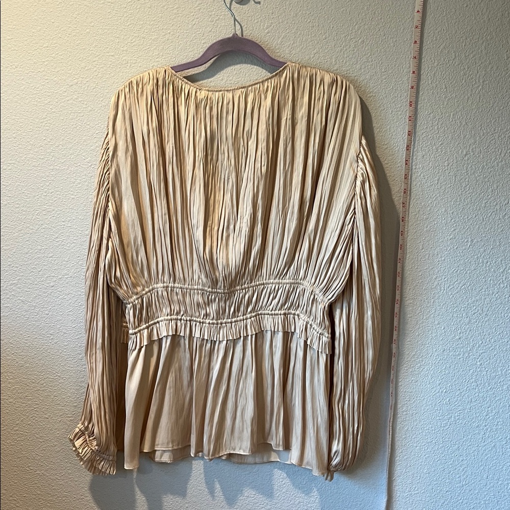 Ellie Tahari blouse in ecru. NWT. Beautiful and romantic. - Picture 6 of 10